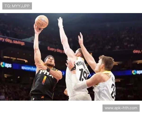 布克下半场爆发砍29分 强势带领太阳逆转击败爵士