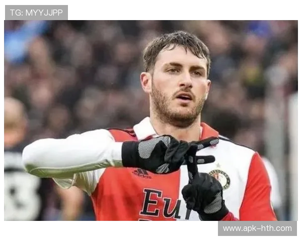 希门尼斯抢点破门瞬间,主场球迷沸腾 希门尼斯抢点破门瞬间,主场球迷沸腾